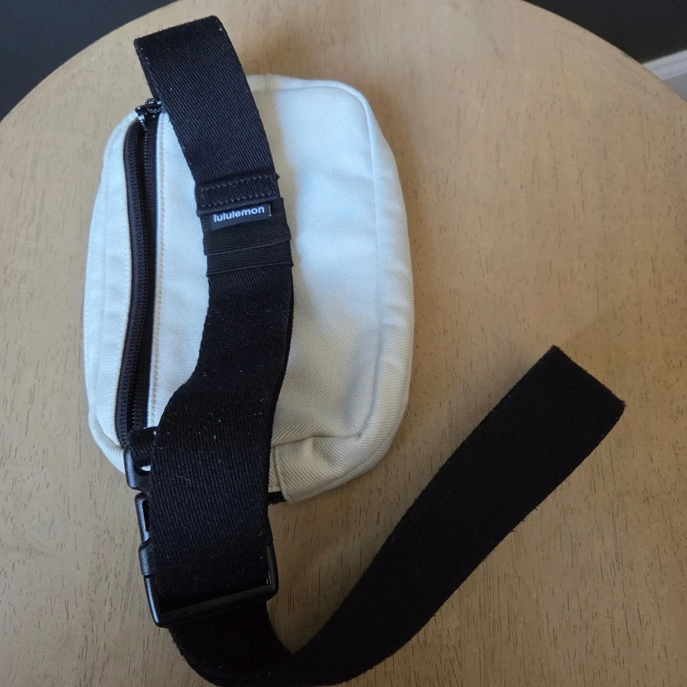 Lululemon Everywhere Belt Bag 1L White Canvas Twill Black Strap Fannypack Travel
